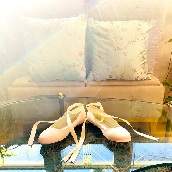 ✨Elegant Park✨ White Satin Round Toe Ballet Flat W/Removable Satin Ribbo… - Picture 1 of 16